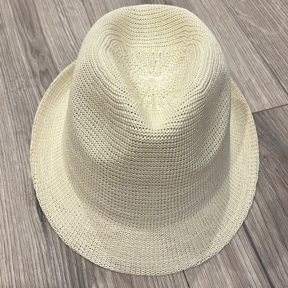 Fashionable hat for summer tor to wear as a fashion